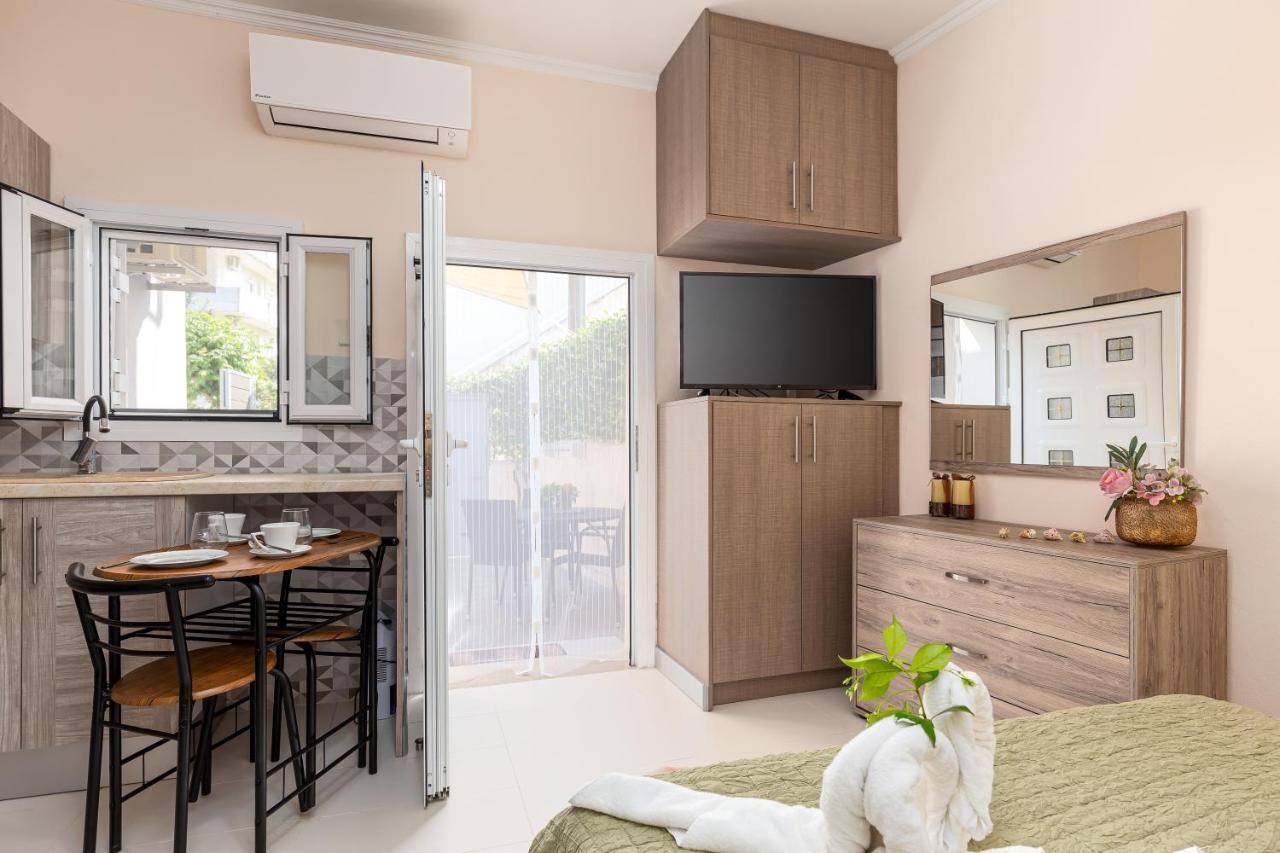 Fouki Apartments Ipsos Beach 外观 照片